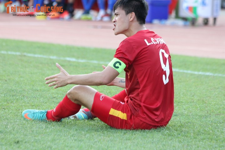 DT Viet Nam 1 - 0 DT Malaysia: Vuot kho gianh chien thang