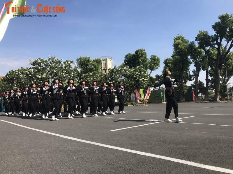 Nhieu ''bong hong'' tham gia hoi thao quoc phong Bo Tu lenh TP HCM-Hinh-12