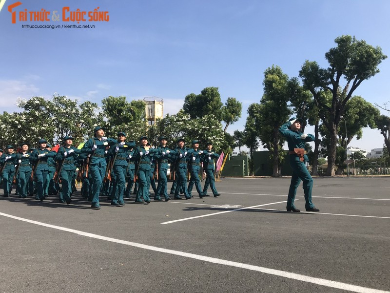 Nhieu ''bong hong'' tham gia hoi thao quoc phong Bo Tu lenh TP HCM-Hinh-14