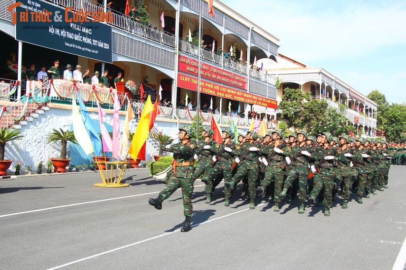 Nhieu ''bong hong'' tham gia hoi thao quoc phong Bo Tu lenh TP HCM-Hinh-5