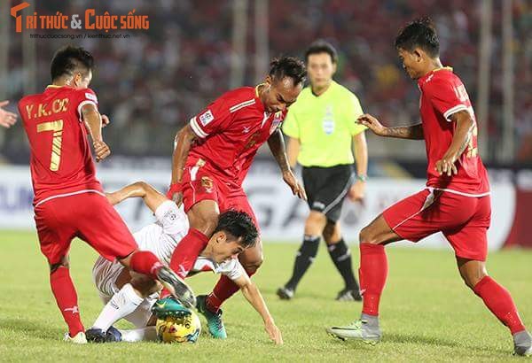 Bi BTC AFF Cup 2016 choi kho CDV Viet Nam vuot kho chien thang-Hinh-7