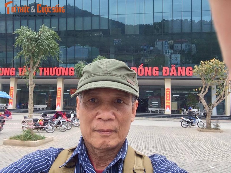 Gioi tre phuc sat dat cu ong di bo xuyen Viet