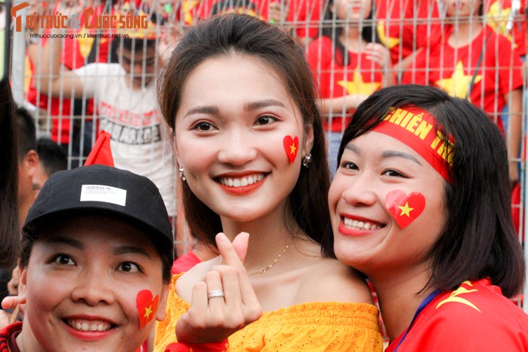 “Ban gai tin don” tuyen thu U23 Viet Nam roi le sau tran thua UAE-Hinh-8