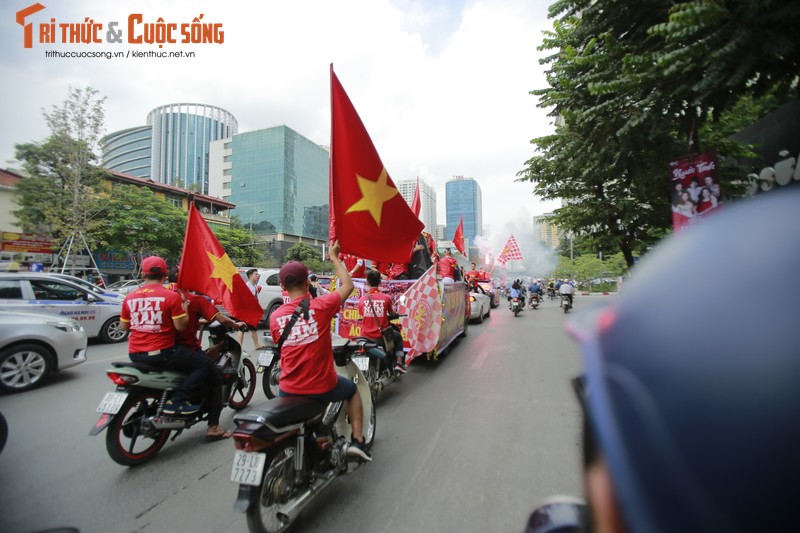 Hoi CDV dieu hanh lam nong truoc tran Viet Nam - Malaysia tai AFF Cup 2018-Hinh-5