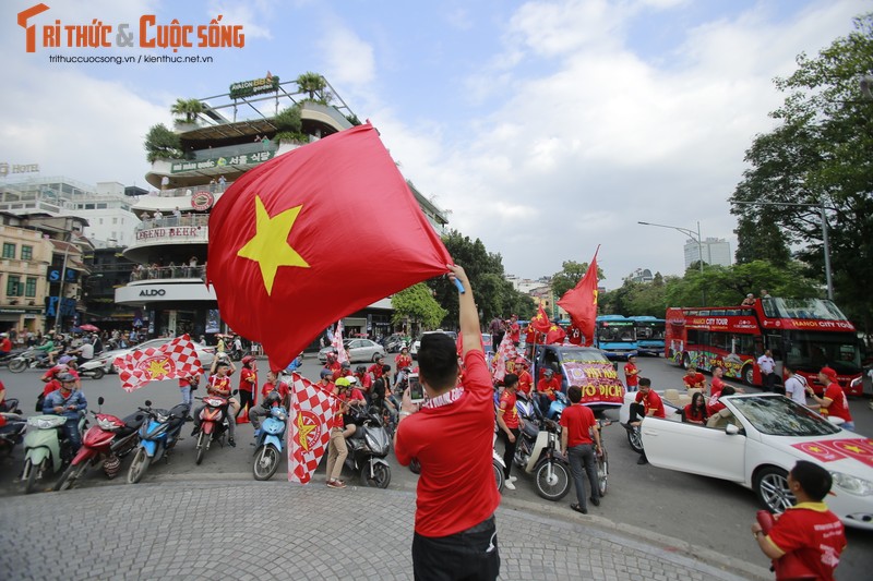 Hoi CDV dieu hanh lam nong truoc tran Viet Nam - Malaysia tai AFF Cup 2018-Hinh-9