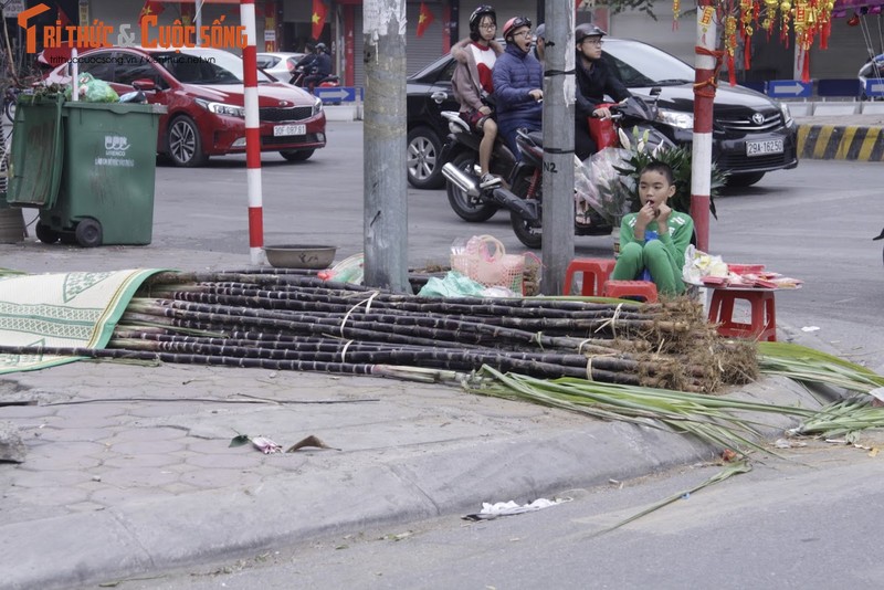 Mia loc xuat hien day duong pho Ha Noi chieu 30 Tet-Hinh-8