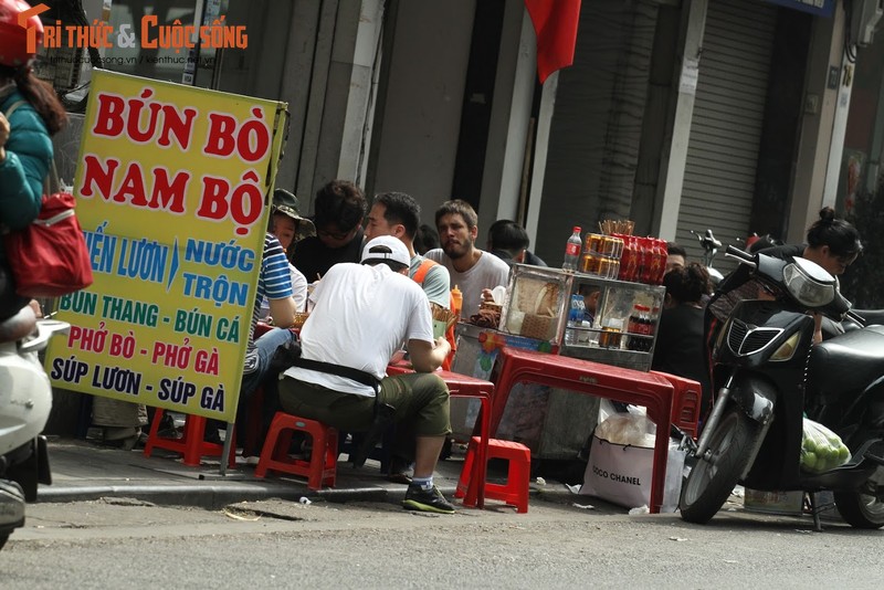 Mung 2 Tet, hang an via he Ha Noi tang gia van dat khach-Hinh-4