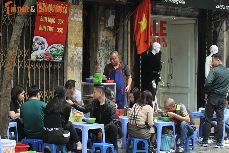 Mung 2 Tet, hang an via he Ha Noi tang gia van dat khach