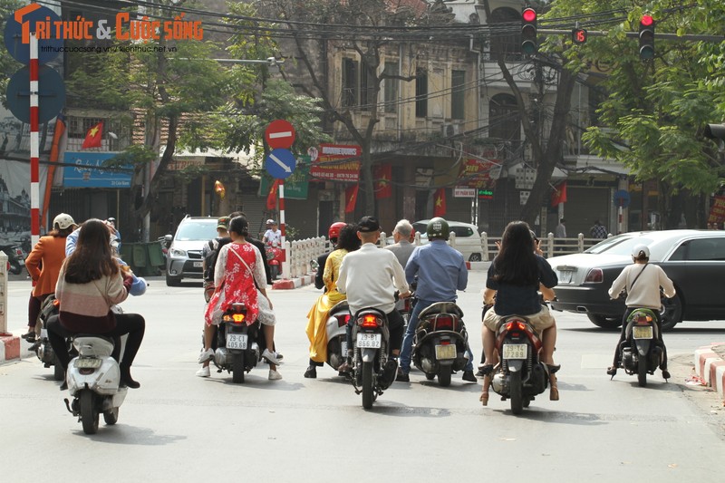 Du xuan ngay mung 4 Tet: Vo so nguoi dan Thu do 