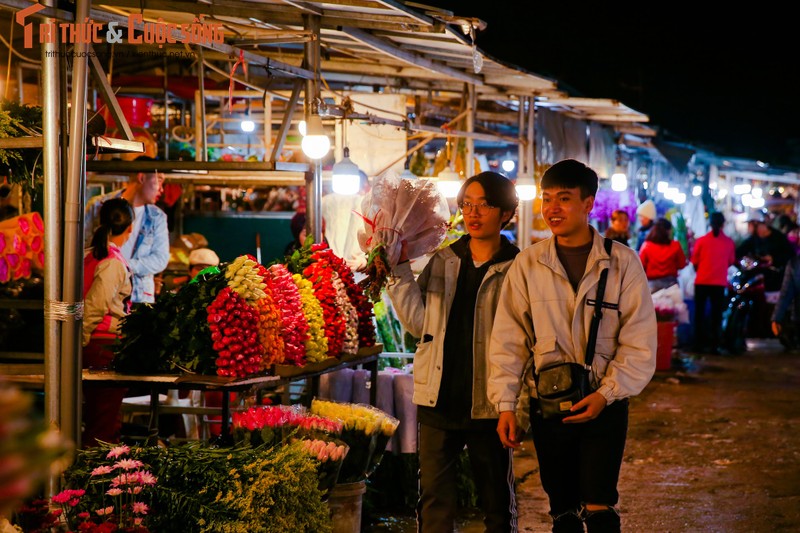 Cho hoa Tet tap nap “ke ban, nguoi mua” den ngay cuoi cung nam Am lich-Hinh-6