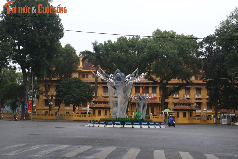 Chieu 30 Tet, Ha Noi vang lang den la thuong khien long nguoi xao xuyen