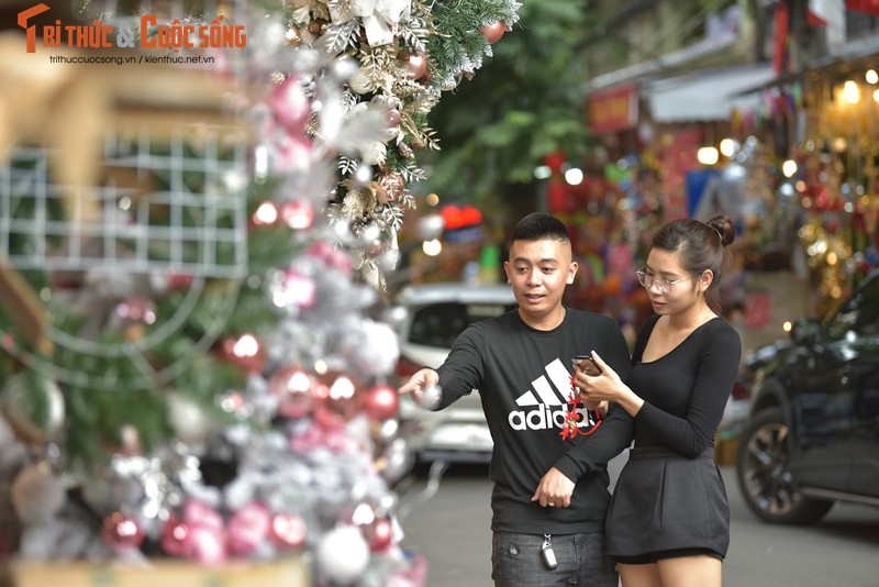 Di choi Noel som, gioi tre Ha thanh tim ra goc check-in 