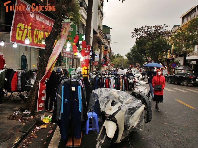 Shop quan ao xa hang, via he pho Hang Bong bi “nuot chung“-Hinh-11