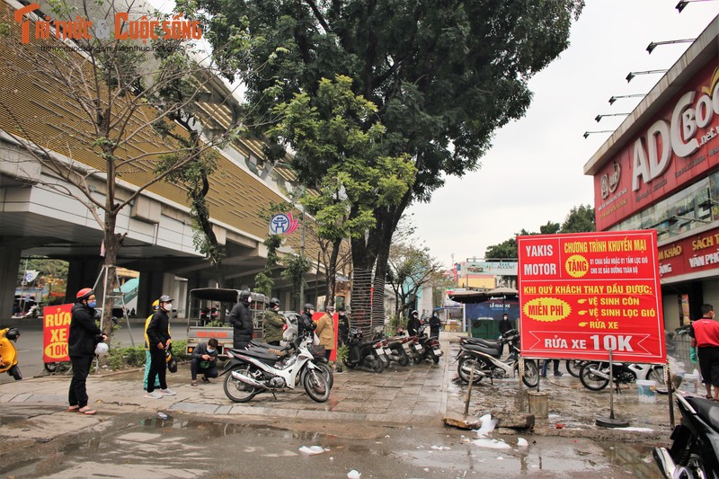 Rua xe Tet gia 10K, khach xep hang chu lam khong ngoi tay