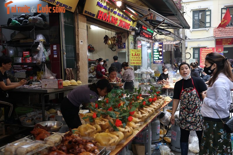 Ngay cuoi cung nam Tan Suu 2021: “Cho nha giau” Hang Be tap nap nguoi ban, ke mua