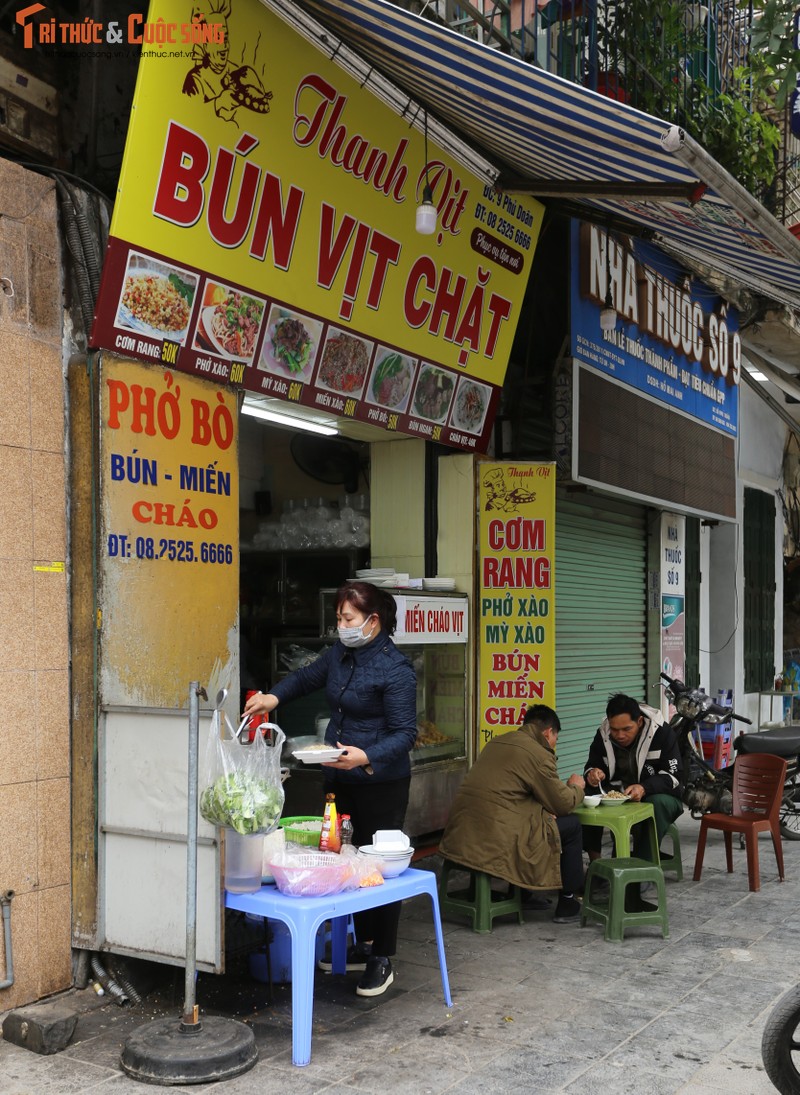 Ha Noi: Hang quan mo sang mung 1 Tet Nham Dan, gia tang nhe-Hinh-10