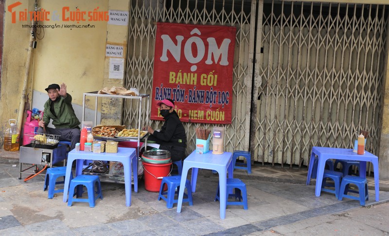 Ha Noi: Hang quan mo sang mung 1 Tet Nham Dan, gia tang nhe-Hinh-2