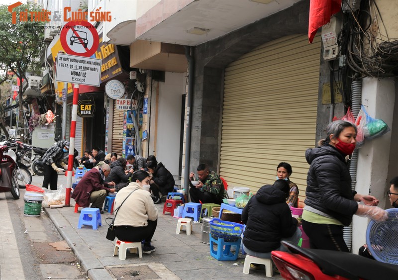 Ha Noi: Hang quan mo sang mung 1 Tet Nham Dan, gia tang nhe-Hinh-4