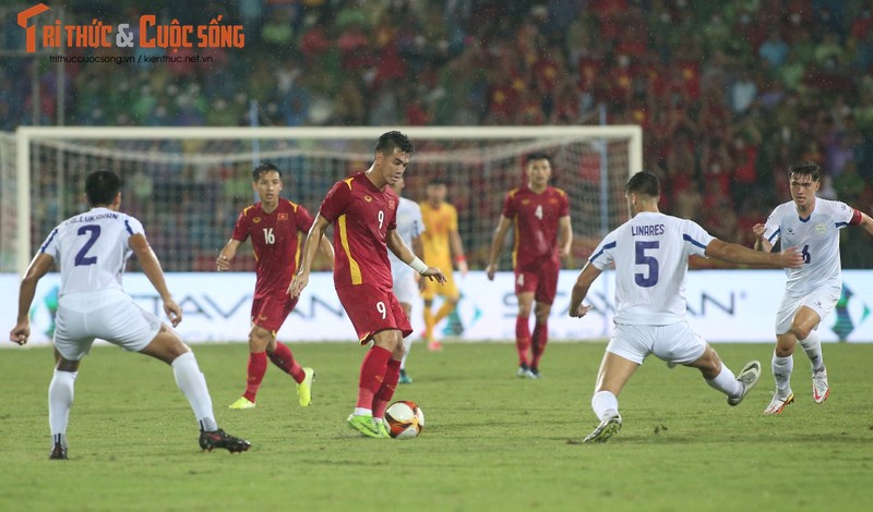 Tien Linh kem duyen, U23 Viet Nam hoa dang tiec tai SEA Games 31