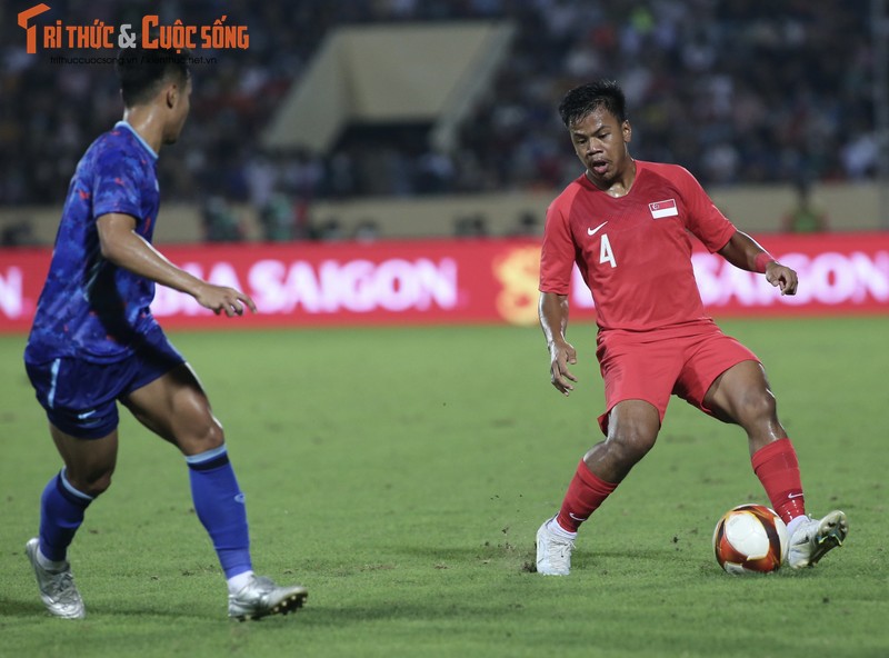 Thang 5 sao Singapore, U23 Thai Lan tro lai voi cuoc dua ban ket