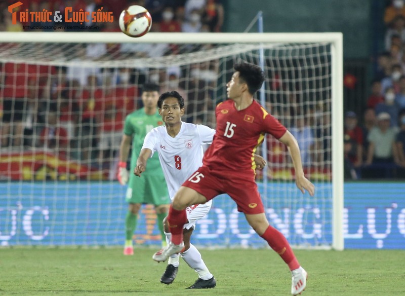 Thang nhe Myanmar, U23 Viet Nam vung ngoi dau bang SEA Games 31