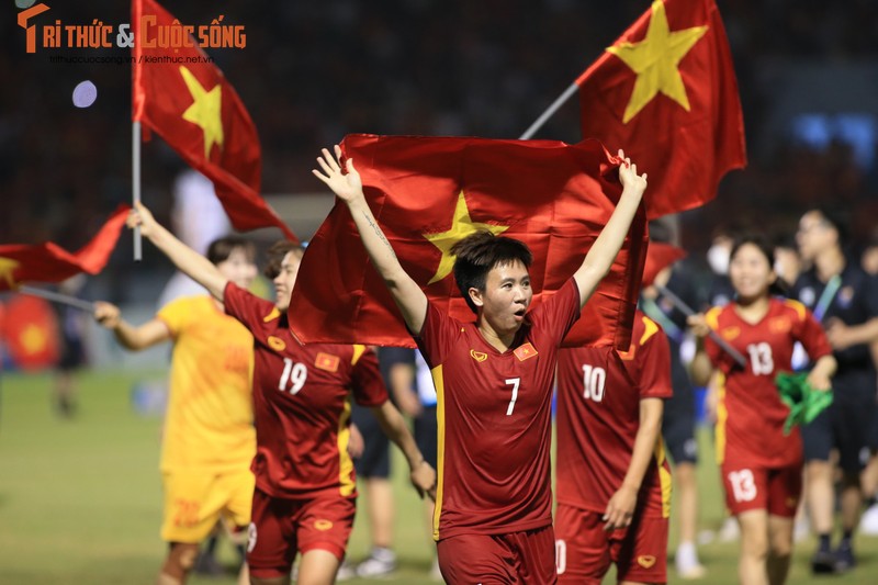 Bao ve HCV SEA Games, doi tuyen nu Viet Nam nhan thuong khung-Hinh-3