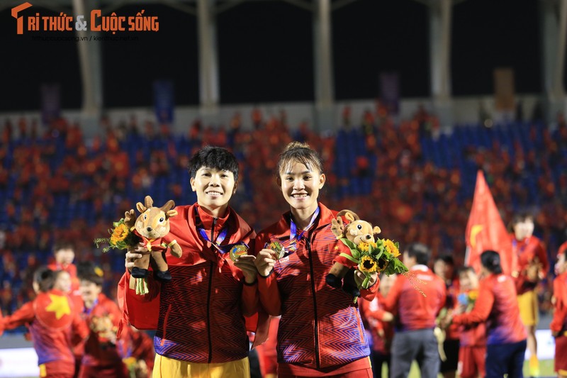 Bao ve HCV SEA Games, doi tuyen nu Viet Nam nhan thuong khung-Hinh-5