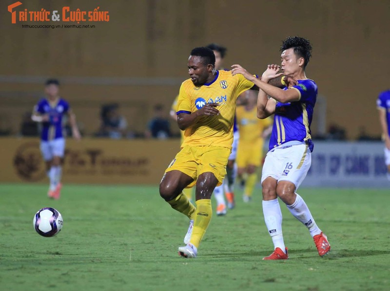 SLNA tu thua, CLB Ha Noi xay chac ngoi dau V-League 2022