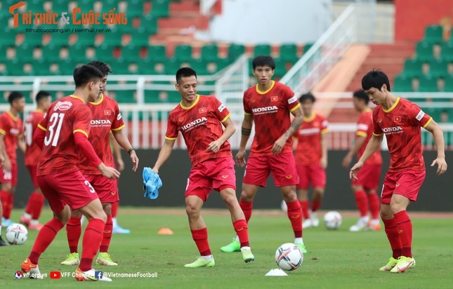 Thang Singapore 4 sao, doi tuyen Viet Nam mo man FIFA Day man nhan-Hinh-19