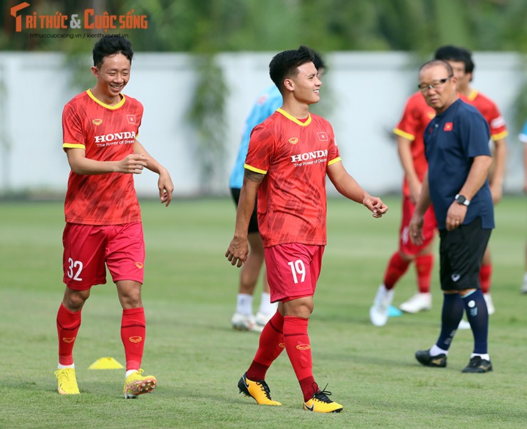 Thang Singapore 4 sao, doi tuyen Viet Nam mo man FIFA Day man nhan-Hinh-20