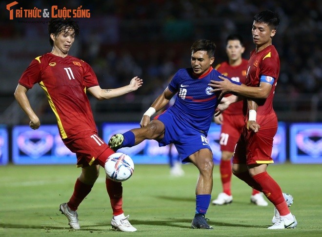 Thang Singapore 4 sao, doi tuyen Viet Nam mo man FIFA Day man nhan-Hinh-3