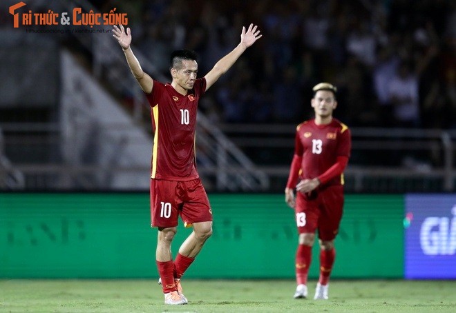 Thang Singapore 4 sao, doi tuyen Viet Nam mo man FIFA Day man nhan-Hinh-6