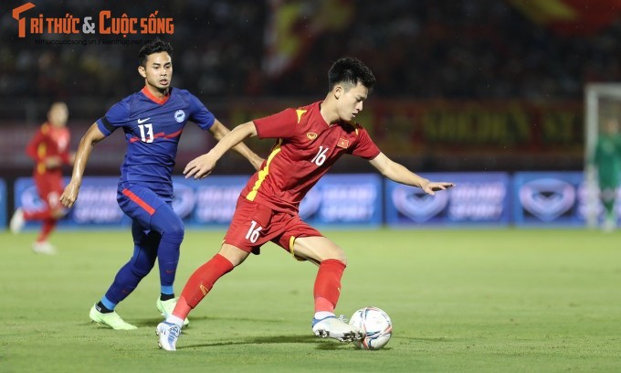 Thang Singapore 4 sao, doi tuyen Viet Nam mo man FIFA Day man nhan-Hinh-8