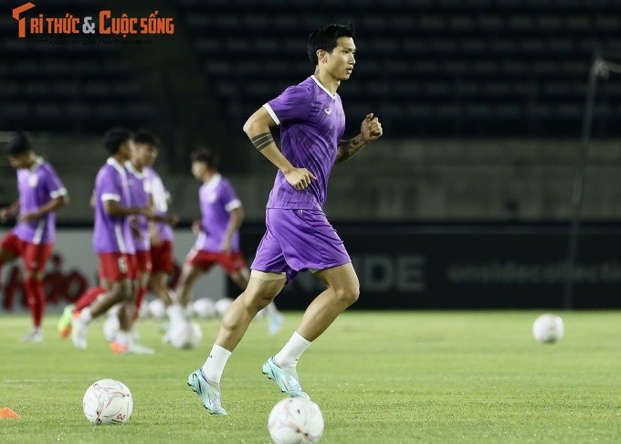 Lao 0-6 Viet Nam: “Chien binh Sao Vang” thi uy tai AFF CUP 2022-Hinh-10