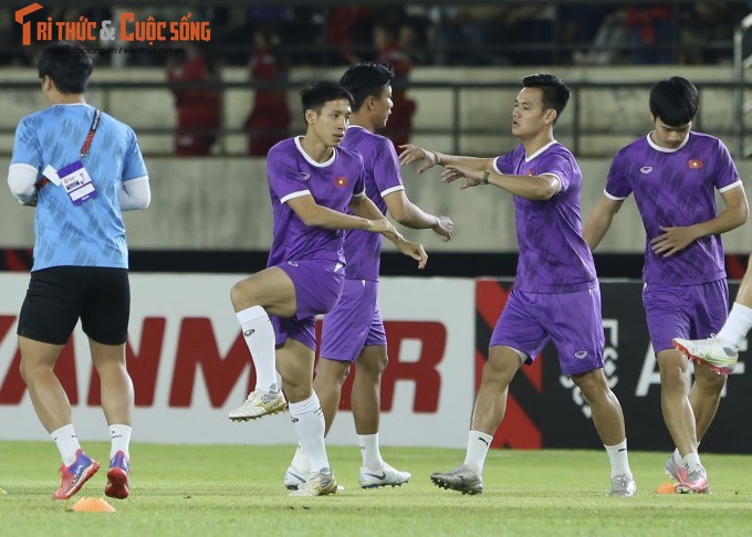 Lao 0-6 Viet Nam: “Chien binh Sao Vang” thi uy tai AFF CUP 2022-Hinh-12