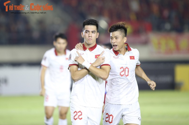 Lao 0-6 Viet Nam: “Chien binh Sao Vang” thi uy tai AFF CUP 2022-Hinh-7