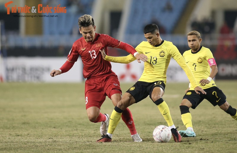 Viet Nam 3-0 Malaysia: Ha dep doi thu, lay lai ngoi dau bang-Hinh-2