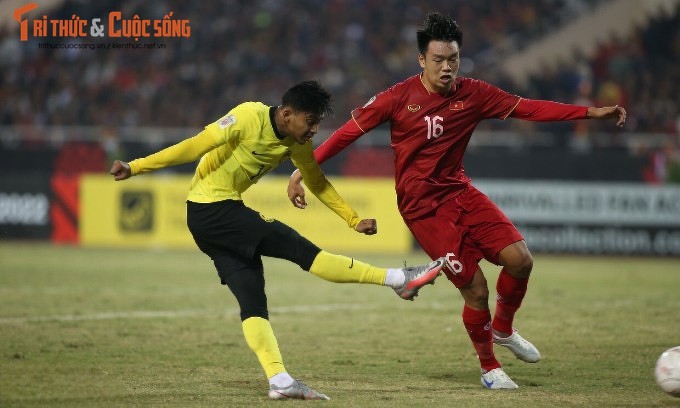 Viet Nam 3-0 Malaysia: Ha dep doi thu, lay lai ngoi dau bang-Hinh-3