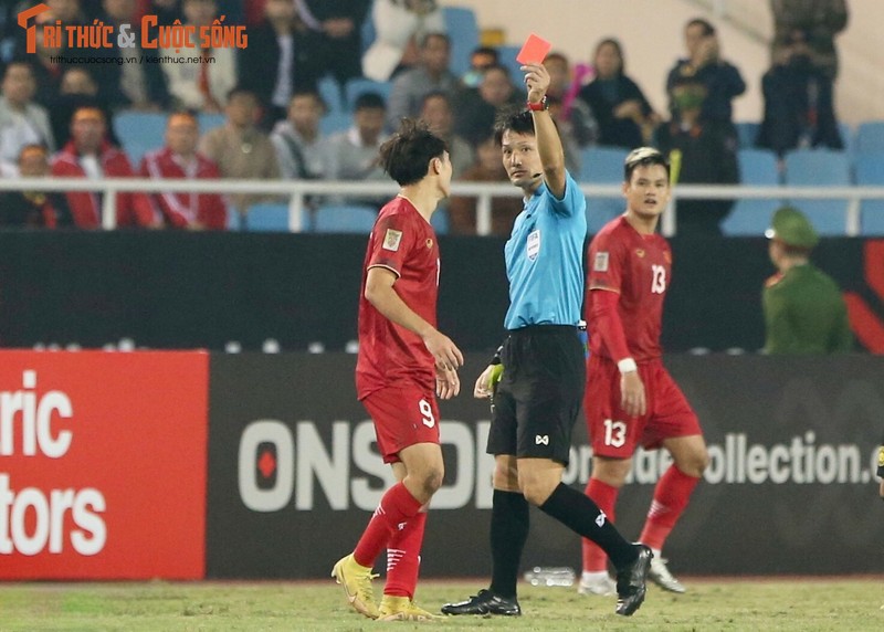 Viet Nam 3-0 Malaysia: Ha dep doi thu, lay lai ngoi dau bang-Hinh-4