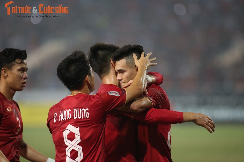 Viet Nam 2-2 Thai Lan: Chung ket luot ve du bao kho khan-Hinh-4