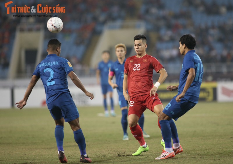 Viet Nam 2-2 Thai Lan: Chung ket luot ve du bao kho khan-Hinh-6