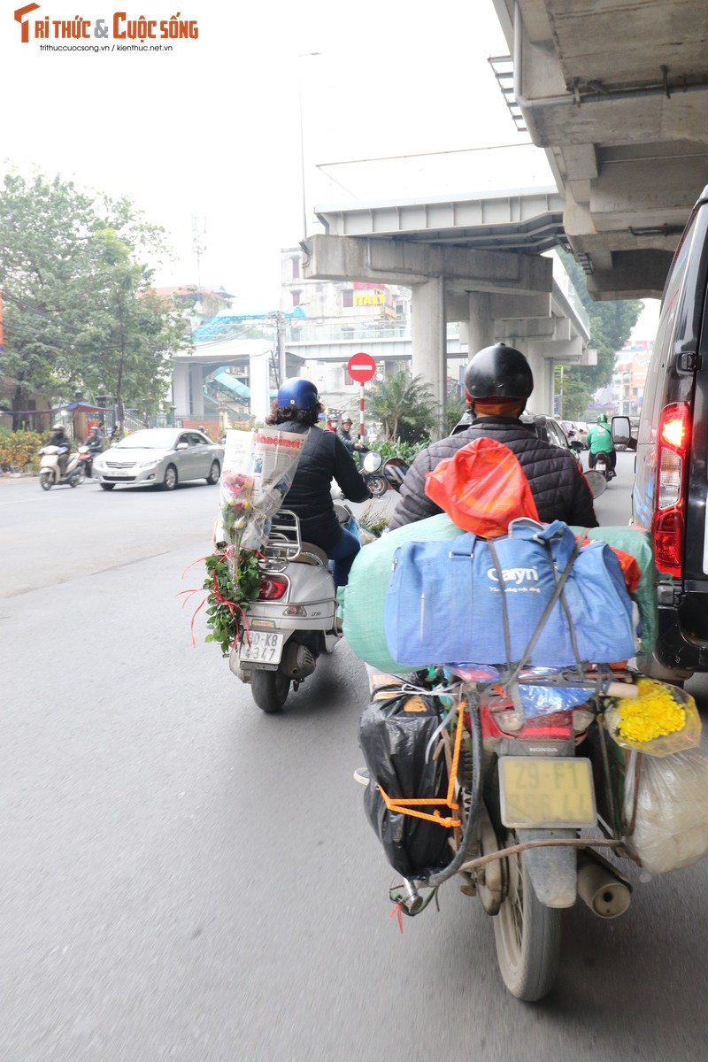 Nguoi dan do dac linh kinh roi thanh pho ve que an Tet-Hinh-4