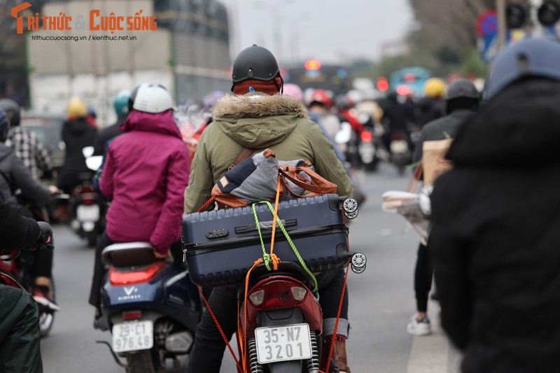 Nguoi dan do dac linh kinh roi thanh pho ve que an Tet-Hinh-7