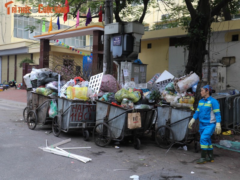 Cong nhan rac ngay cuoi nam: Ngong xe cau nhu “ngong me ve cho“-Hinh-9