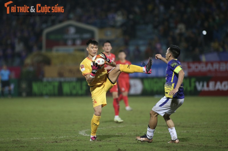 Van Quyet co cu dup, Ha Noi FC danh bai tan binh V-League 2023-Hinh-2