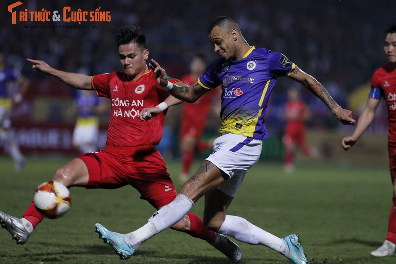 Van Quyet co cu dup, Ha Noi FC danh bai tan binh V-League 2023