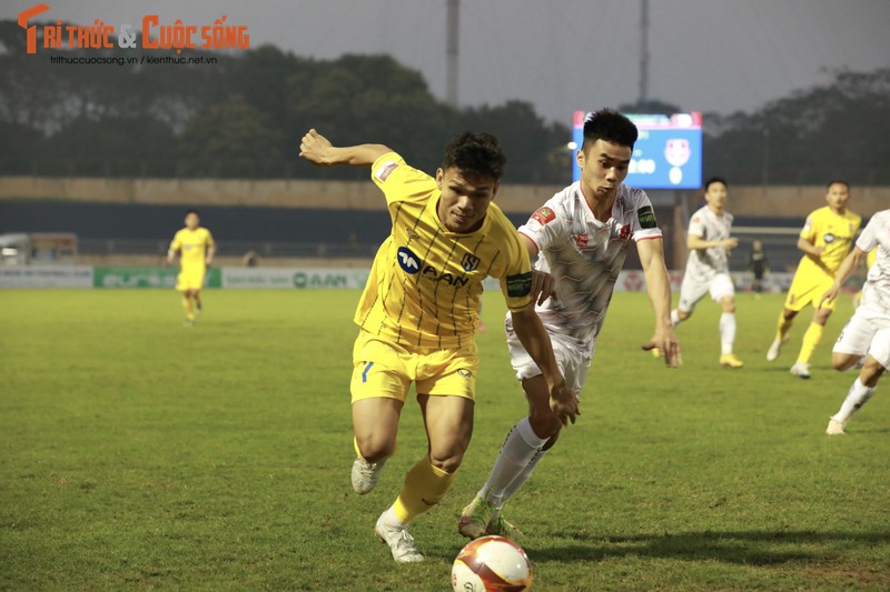 Bi Hai Phong cam hoa 1-1, CLB SLNA chua biet du vi chien thang-Hinh-4