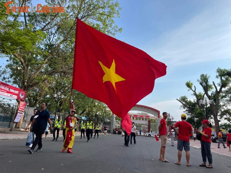Doi tuyen Viet Nam thang nhe Hong Kong ngay ra mat HLV Troussier-Hinh-14