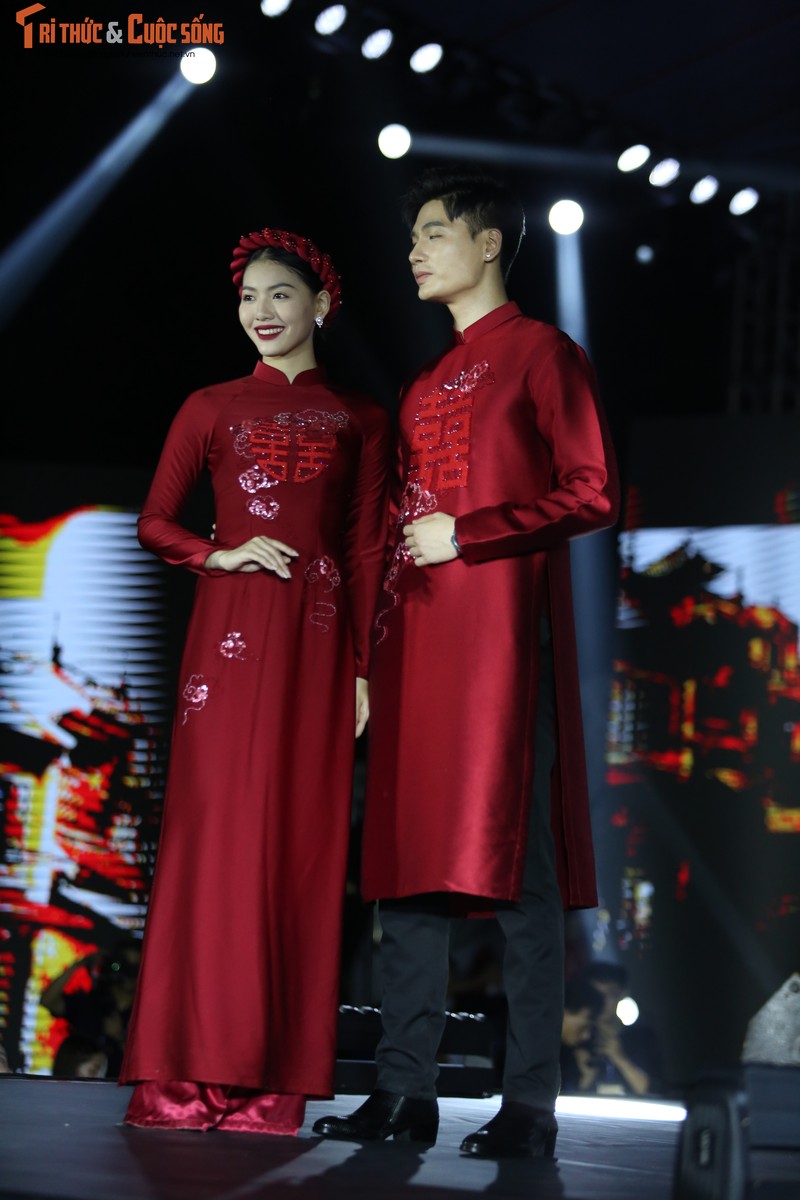 Show thoi trang ao dai cuoi hut khach Festival Thu Ha Noi 2023-Hinh-7