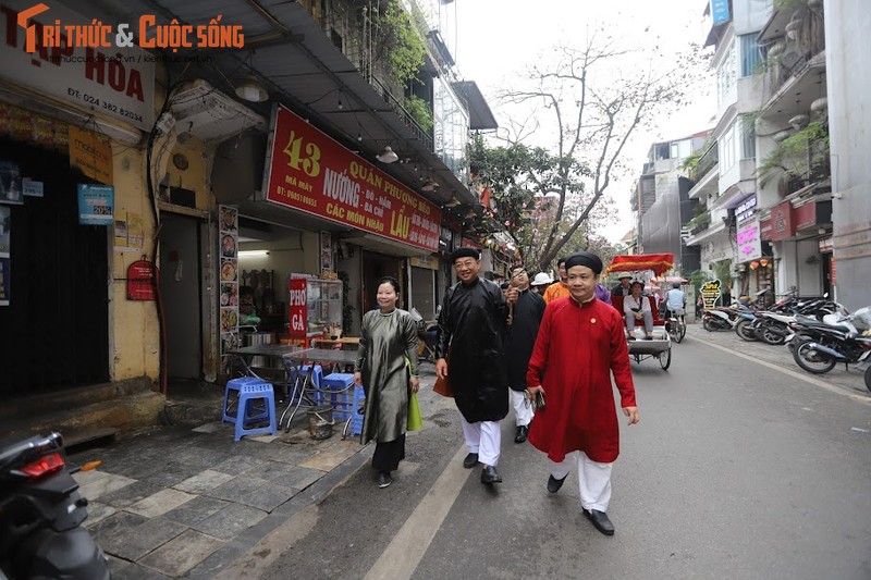 Dien co phuc dao choi Tet, phong vi chuan Ha Noi pho-Hinh-5